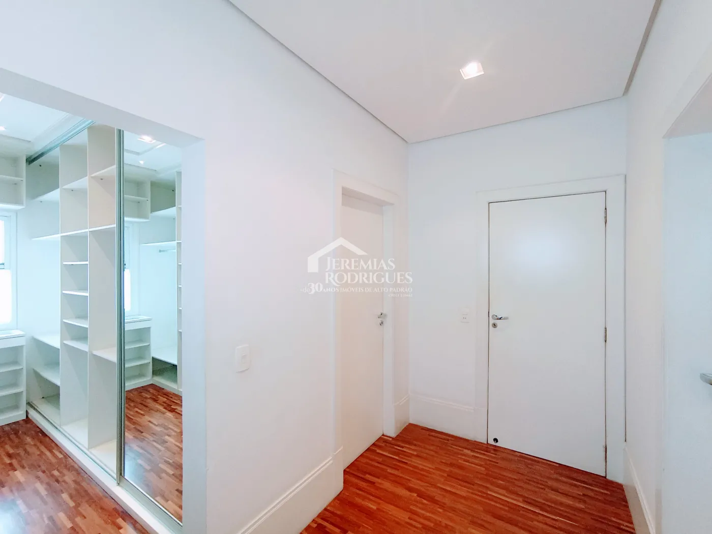 Casa para venda e locação com 4 suítes no Condomínio Taubaté Village em Taubaté/SP.