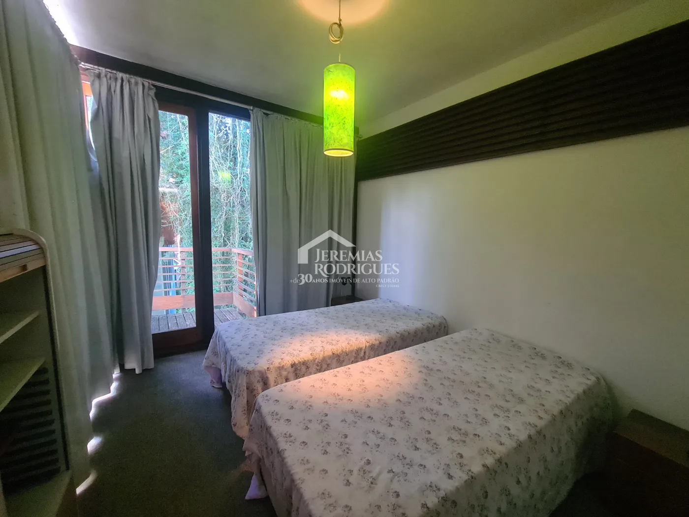 Casa à venda com 6 suítes no Condomínio Jardim Véu da Noiva em Campos do Jordão/SP