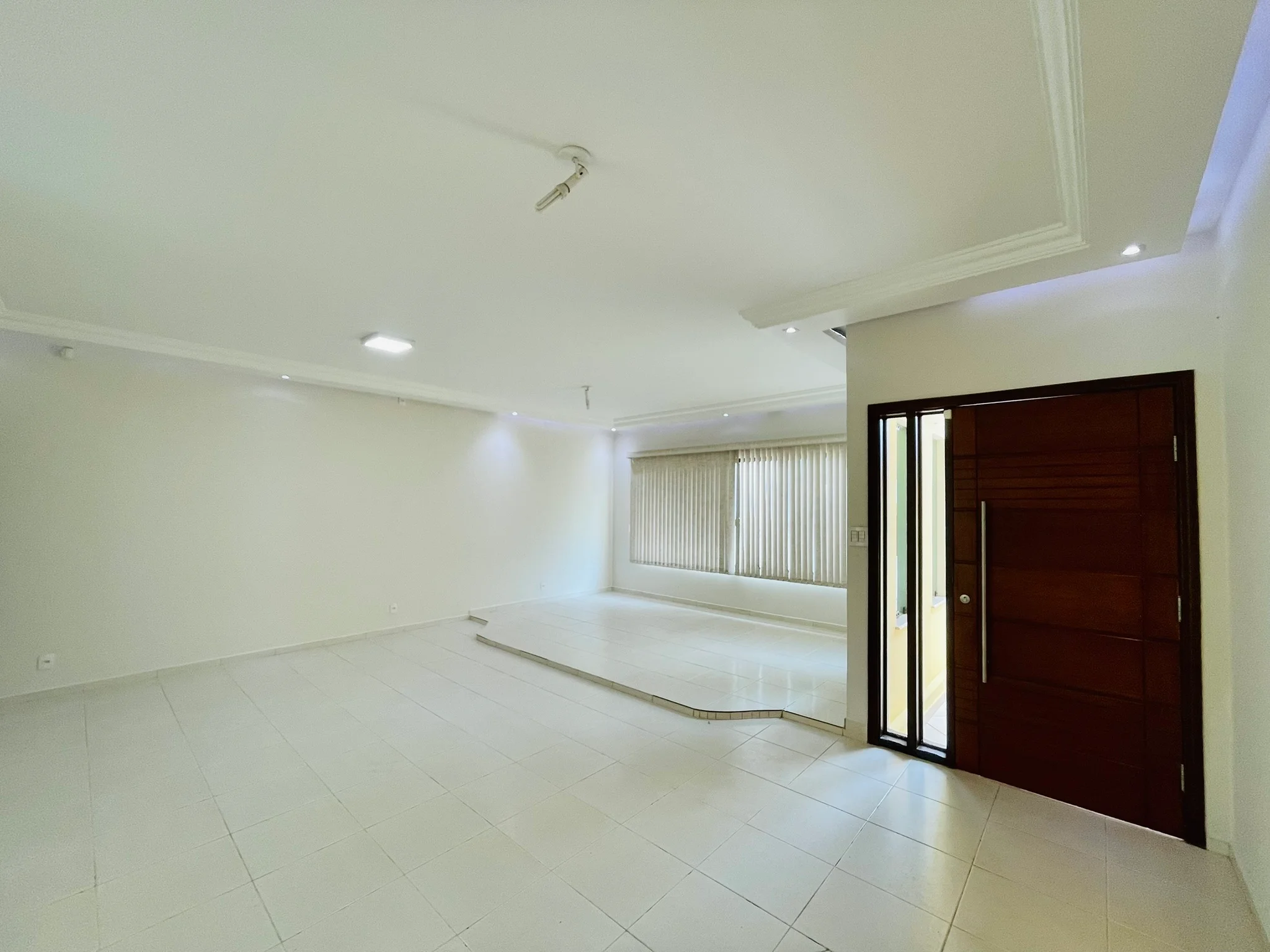 Casa à venda com 3 dormitórios no bairro Jardim das Nações em Taubaté/SP. 