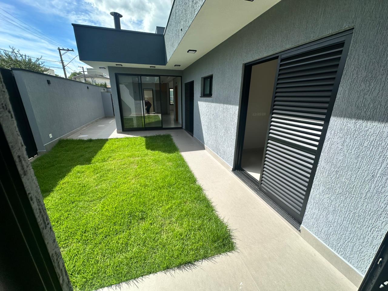 Casa para venda e locação com 3 dormitórios no Condomínio Pinheiros em Tremembé/SP. 