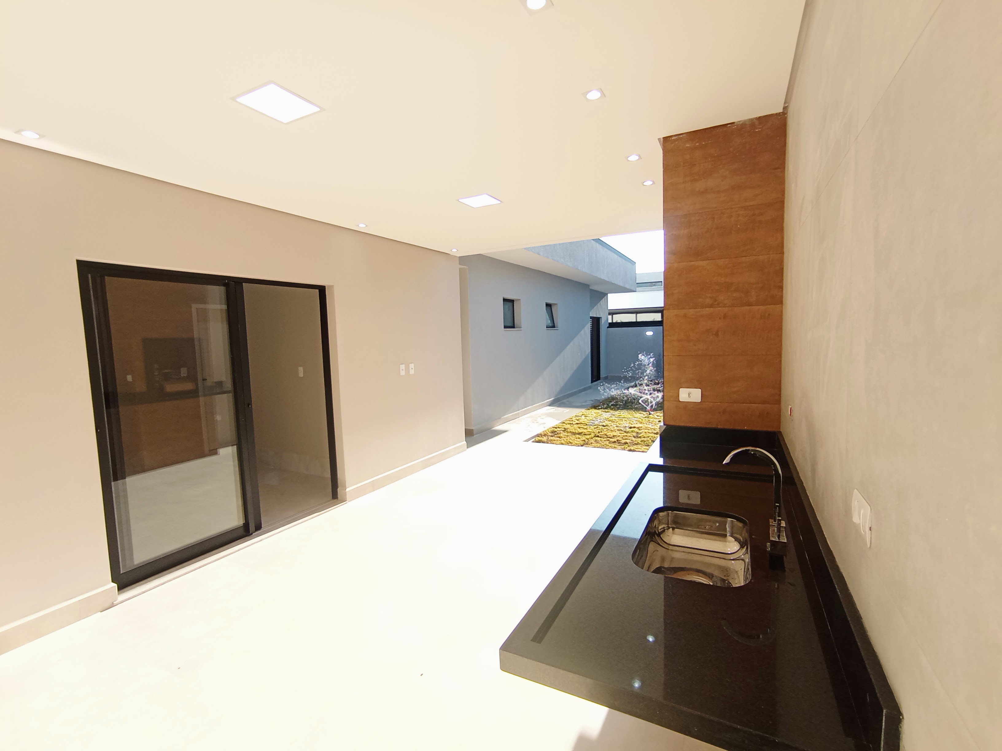 Casa à venda com 3 dormitórios no Condomínio Ouro Ville em Taubaté/SP.