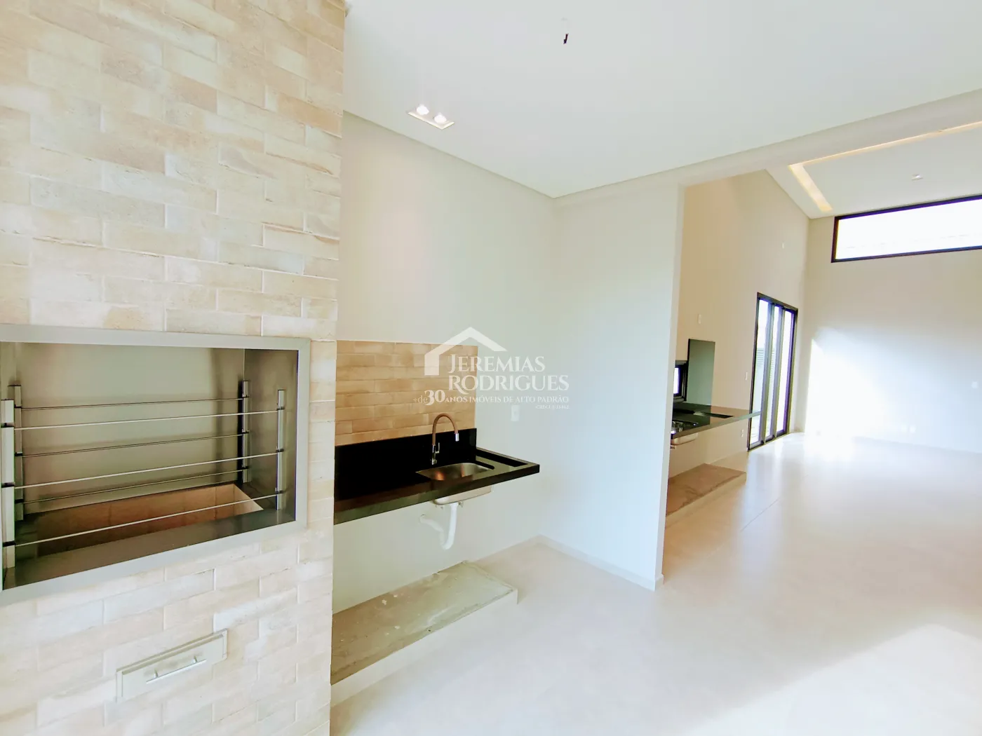 Casa à venda com 3 suítes no Condomínio Ouro Ville em Taubaté/SP