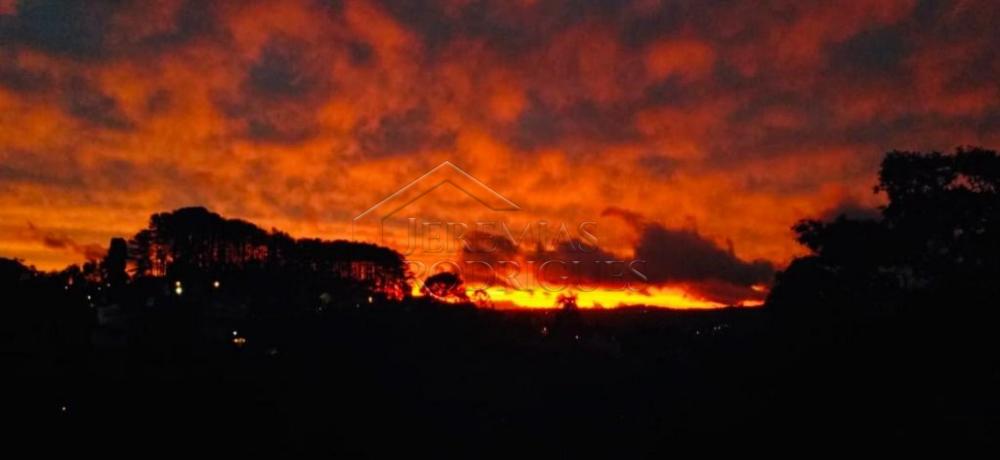 Casa à venda com 6 dormitórios no Alto Do Capivari em Campos do Jordão/SP.