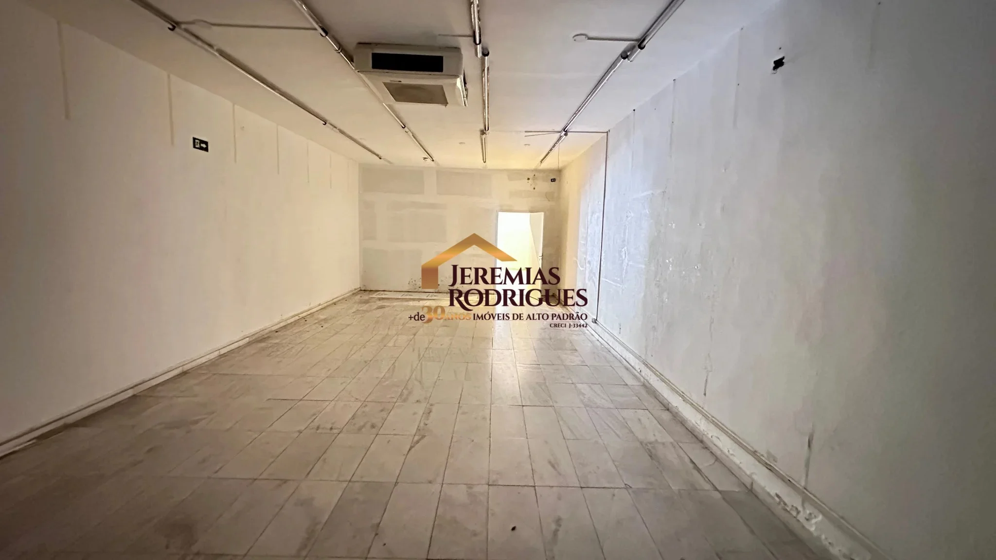 Ponto comercial para locação no Centro em Pindamonhangaba/SP. — foto 13