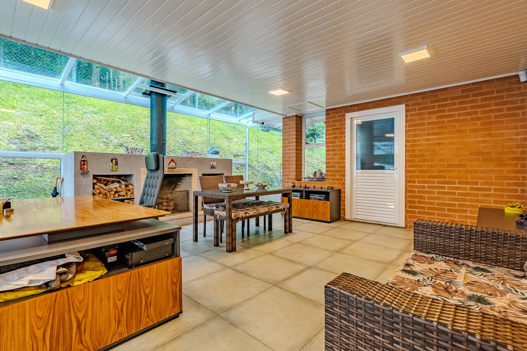 Casa à venda com 4 suítes no Parque Pedra do Baú em Campos do Jordão/SP. 