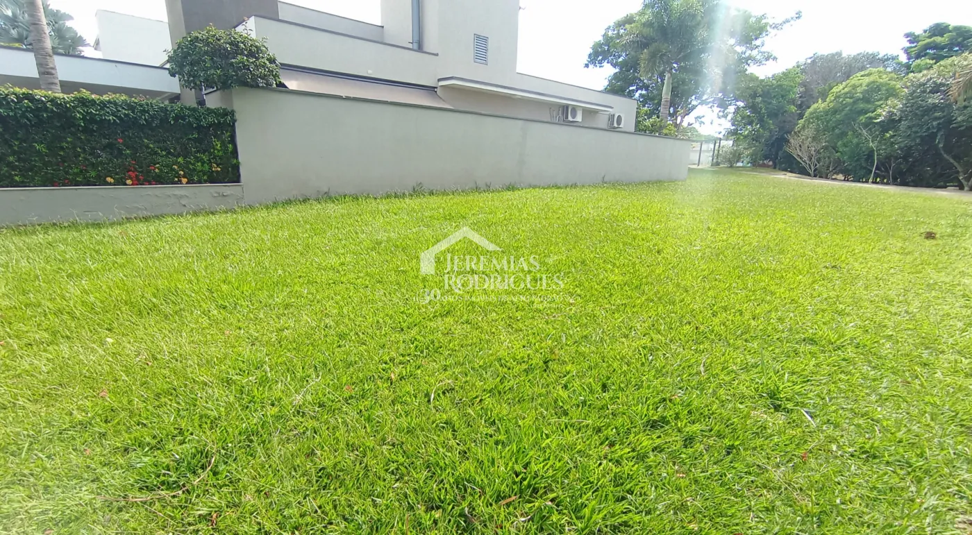 Terreno à venda com 307 m² no Condomínio Campos do Conde II em Tremembé/SP.