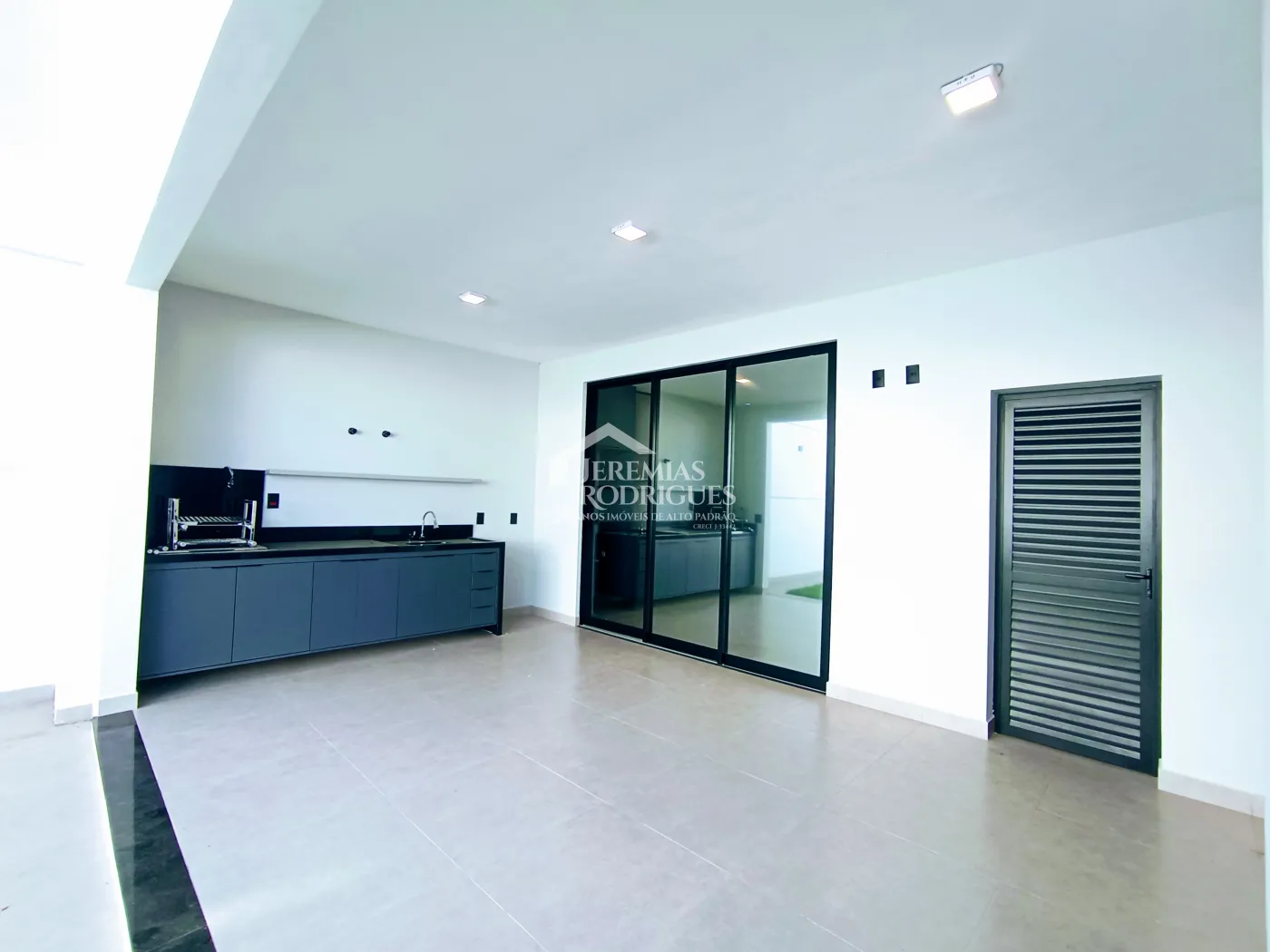 Casa para venda e locação com 3 dormitórios no Condomínio Campos do Conde II - Chambord em Tremembé/SP