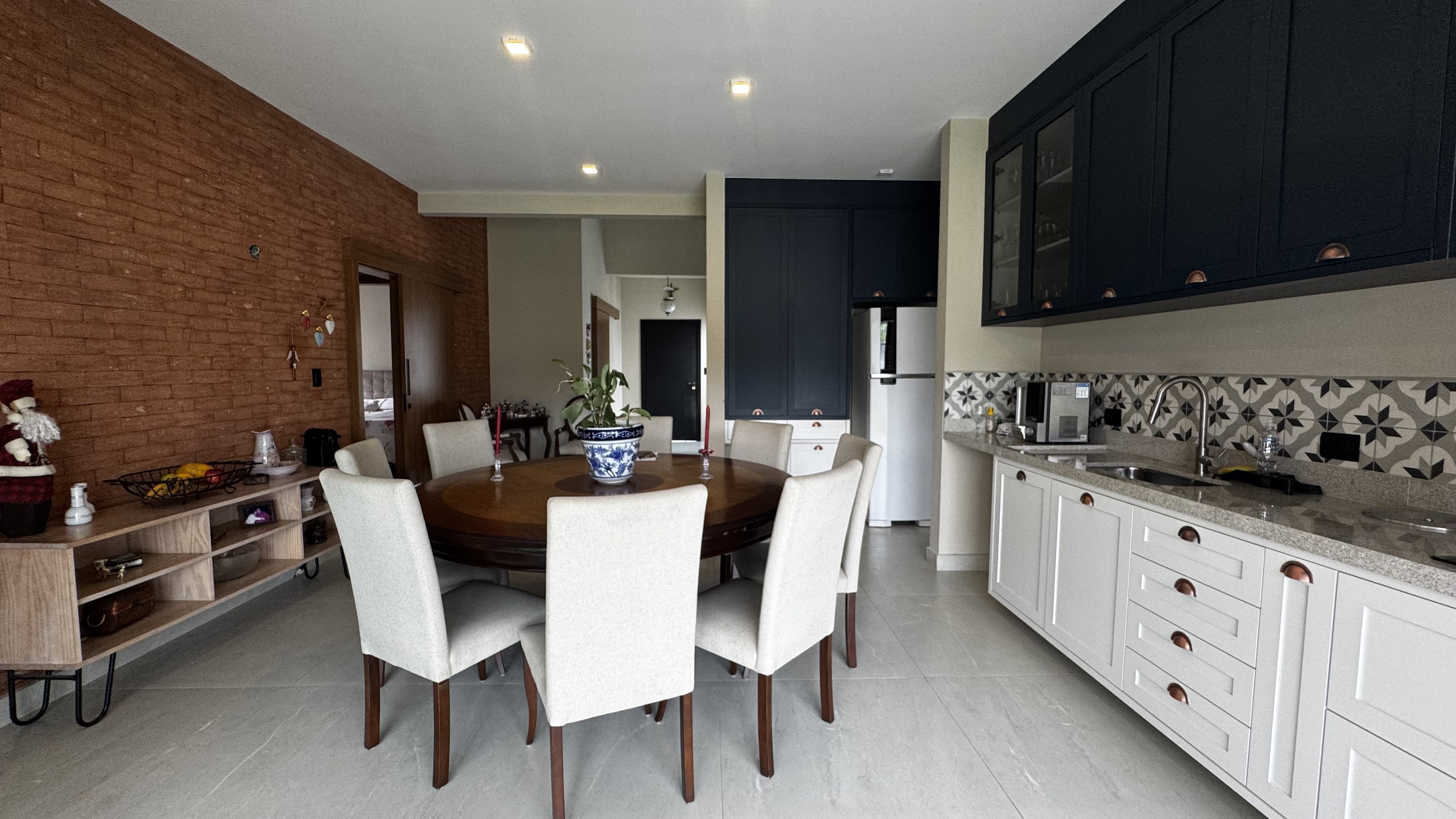 Casa à venda com 3 dormitórios no Condomínio Reserva Bonsucesso em Pindamonhangaba/SP.