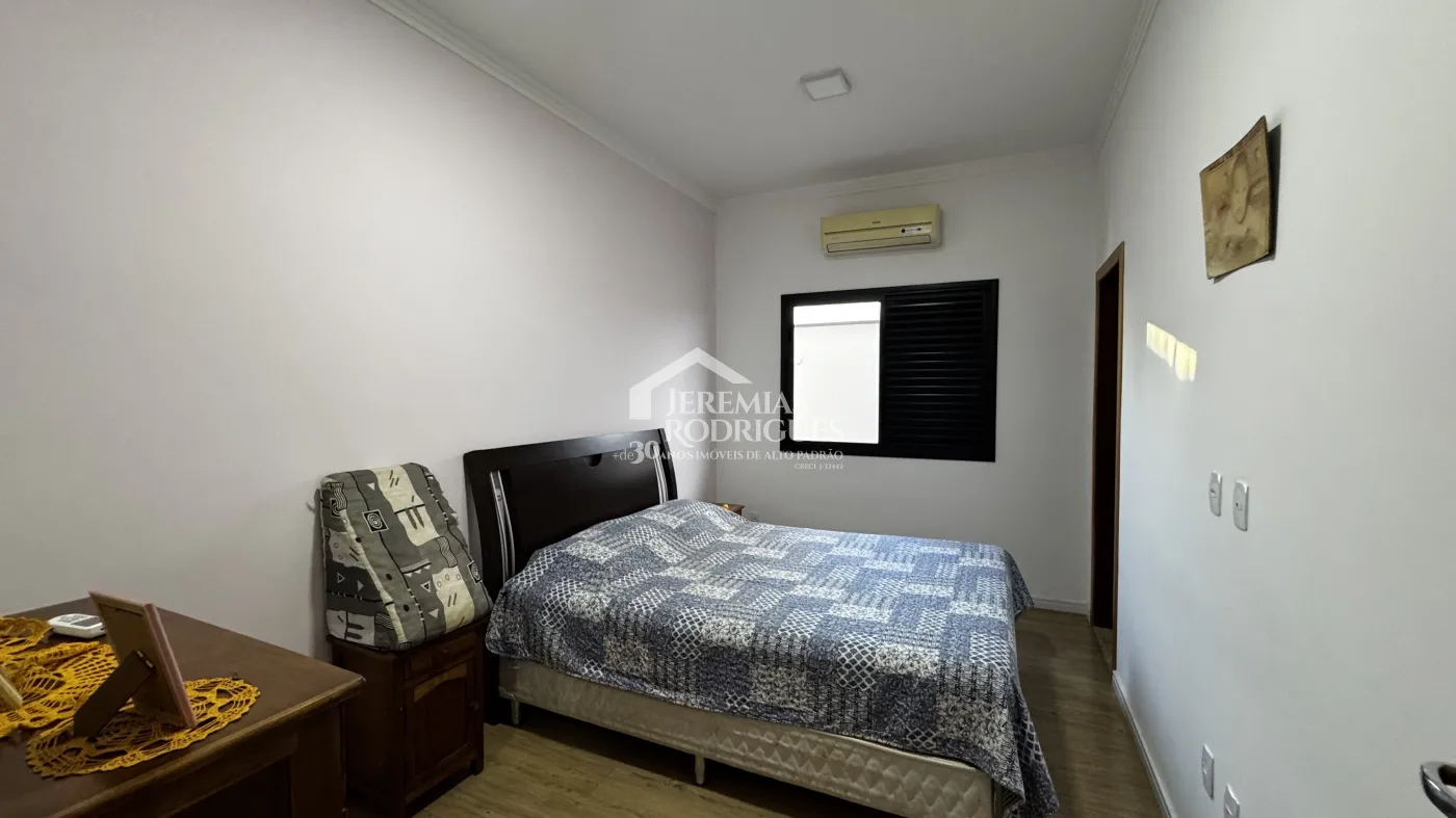 Casa à venda com3 suítes no Condomínio Reserva dos Lagos em Pindamonhangaba/SP.