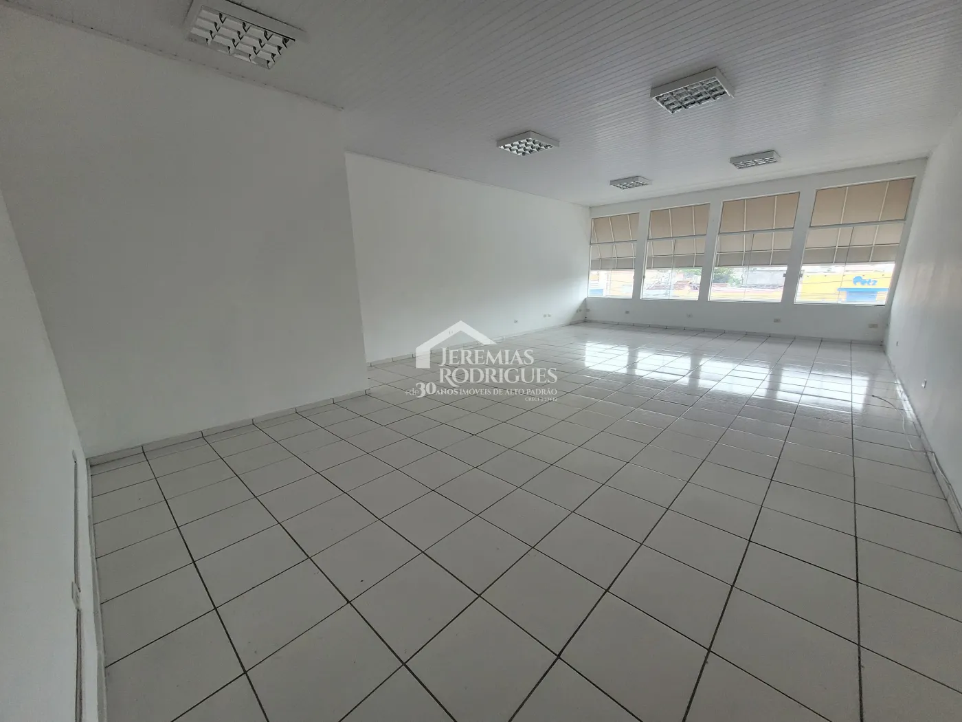 Sala comercial com 70 m² - Centro - Pindamonhangaba/SP.