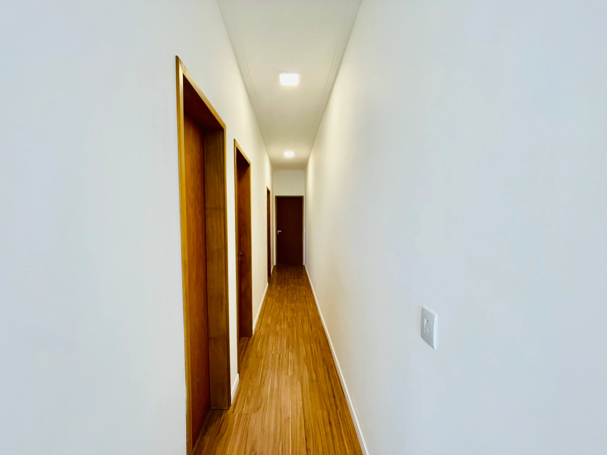 Casa à venda com 3 dormitórios no Condomínio Bosque da Imperatriz em Pindamonhangaba/SP. 