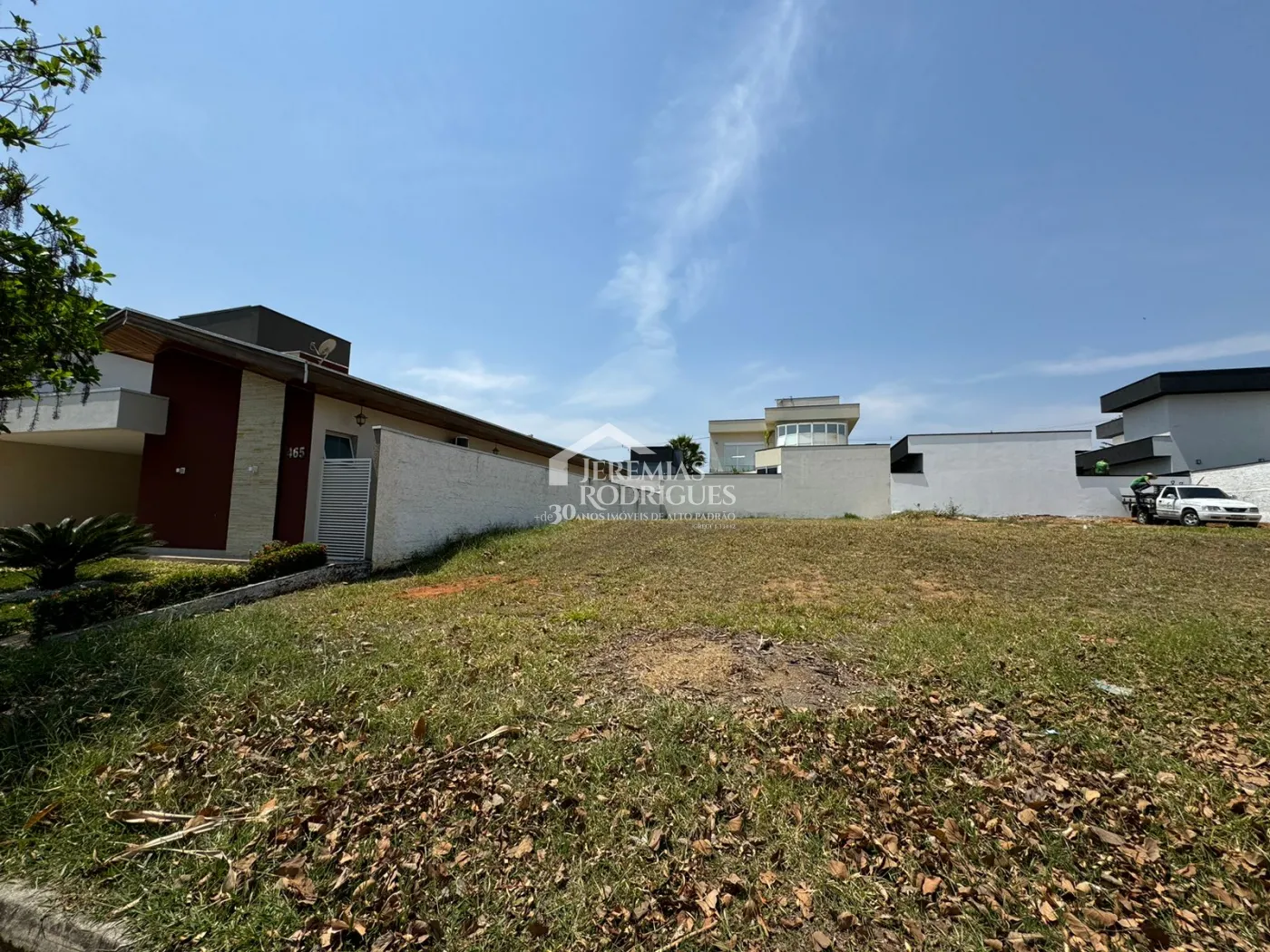 Terreno à Venda com 300 m²  no Condomínio Residencial Ouro Ville, em Taubaté/SP.