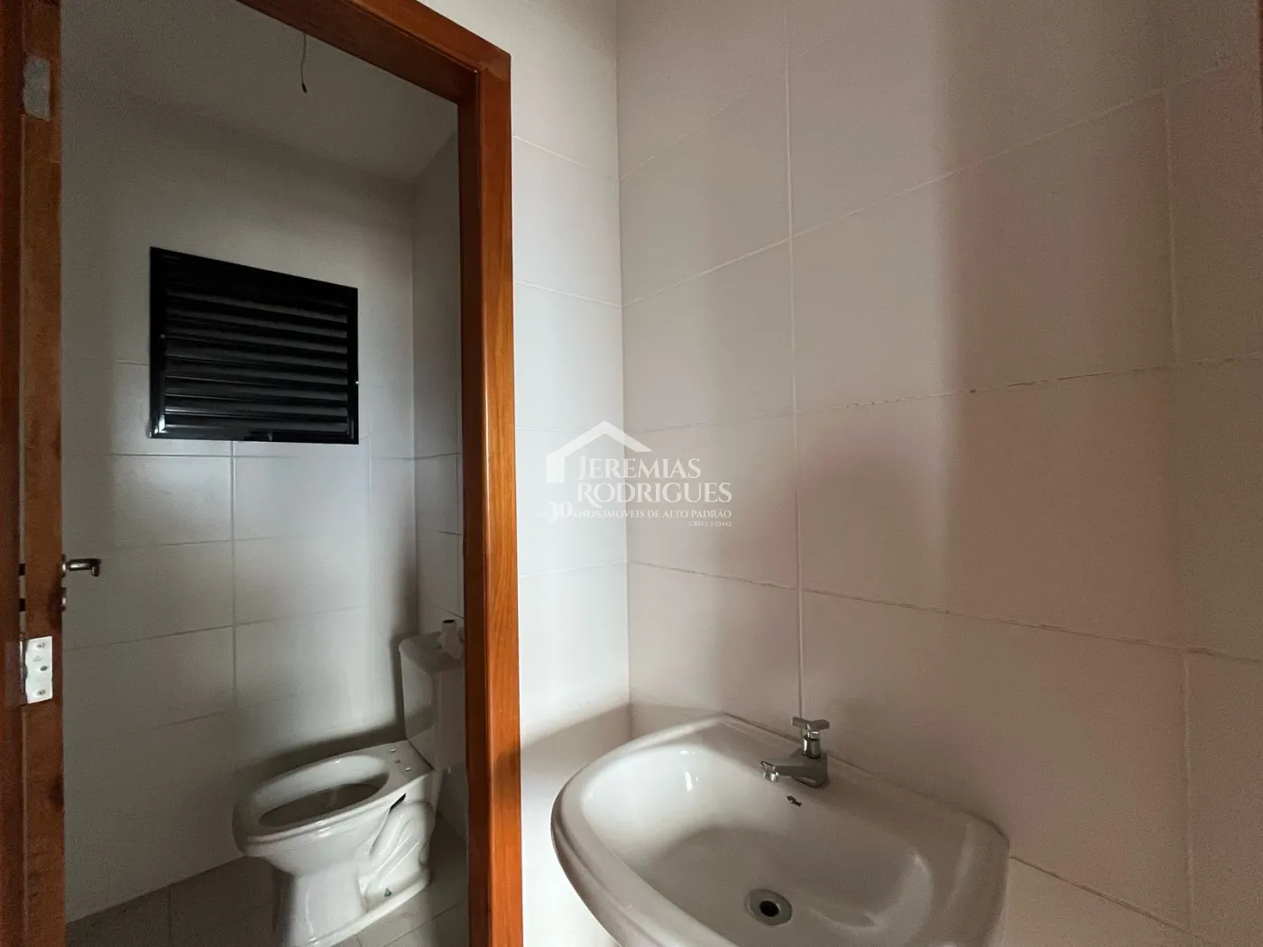Sala comercial para venda com 40 m² no Edifício Smart Office em Pindamonhangaba/SP.