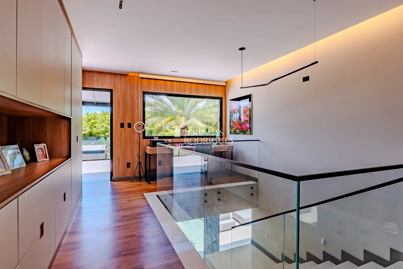 Casa à venda com 4 suítes no Condomínio Taubaté Village em Taubaté/SP.