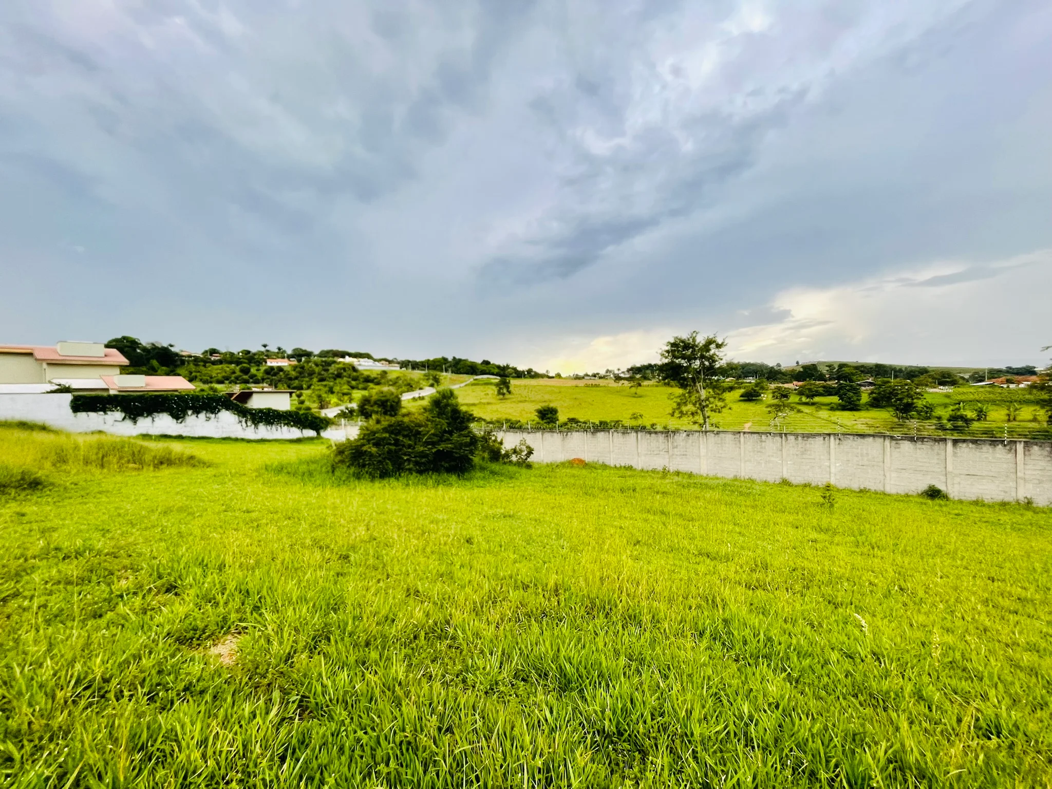 Terreno à venda com 1.011 m² no Condomínio Altos do Cataguá em Taubaté/SP