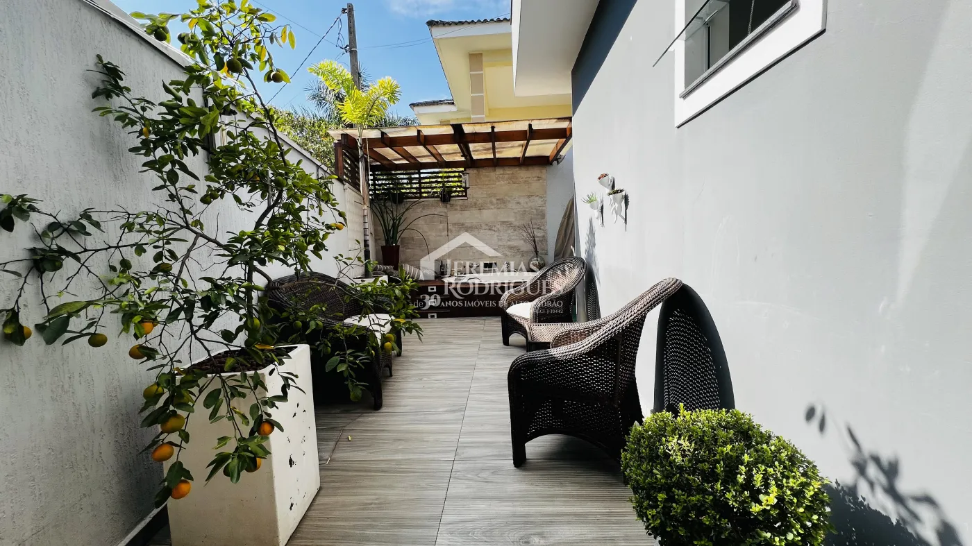 Casa à venda com 3 suítes no Condomínio Campos do Conde II Chambord em Tremembé/SP