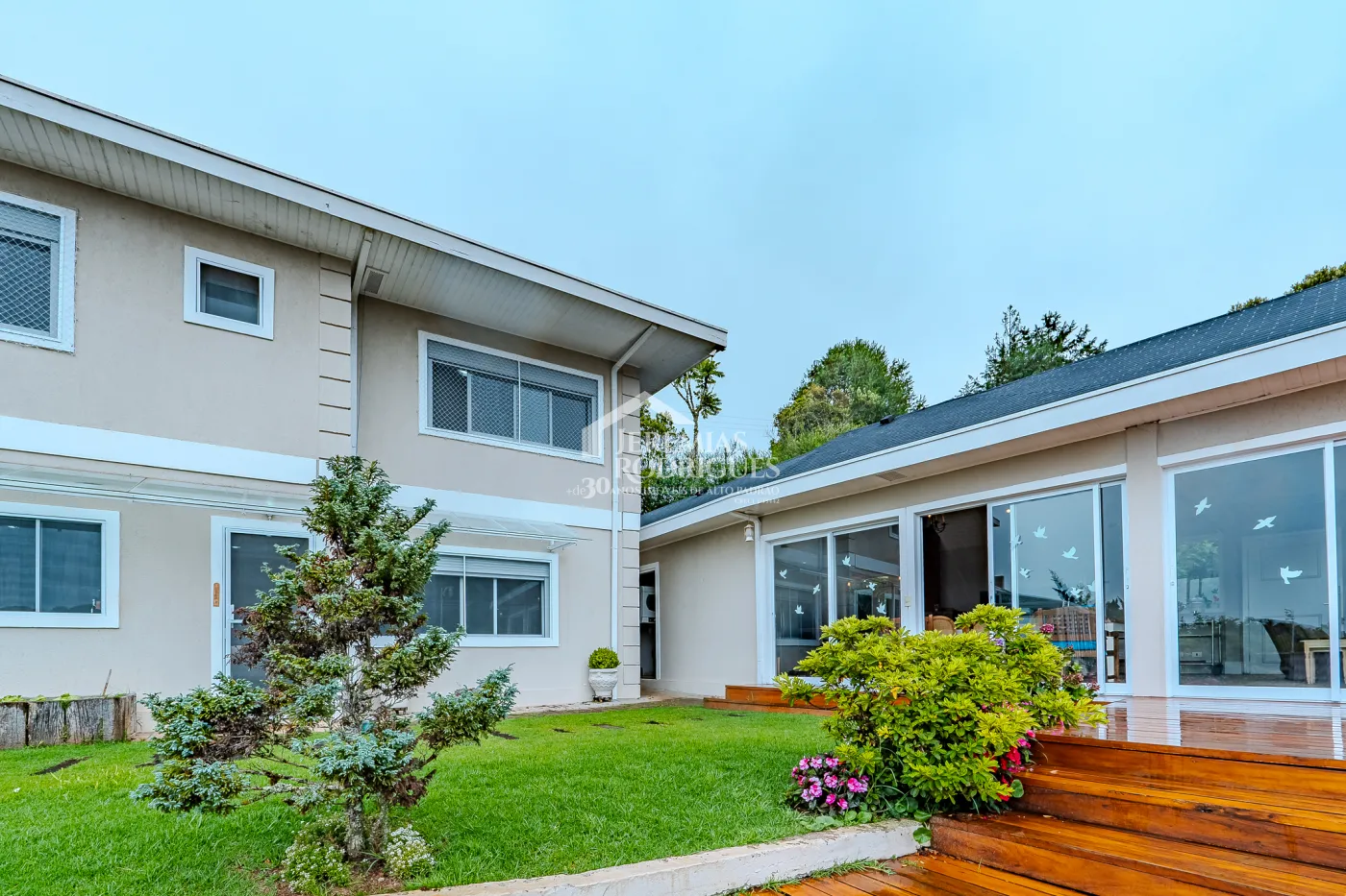 Casa à venda por R$ 4.400.000,00 - Campos do Jordão/SP