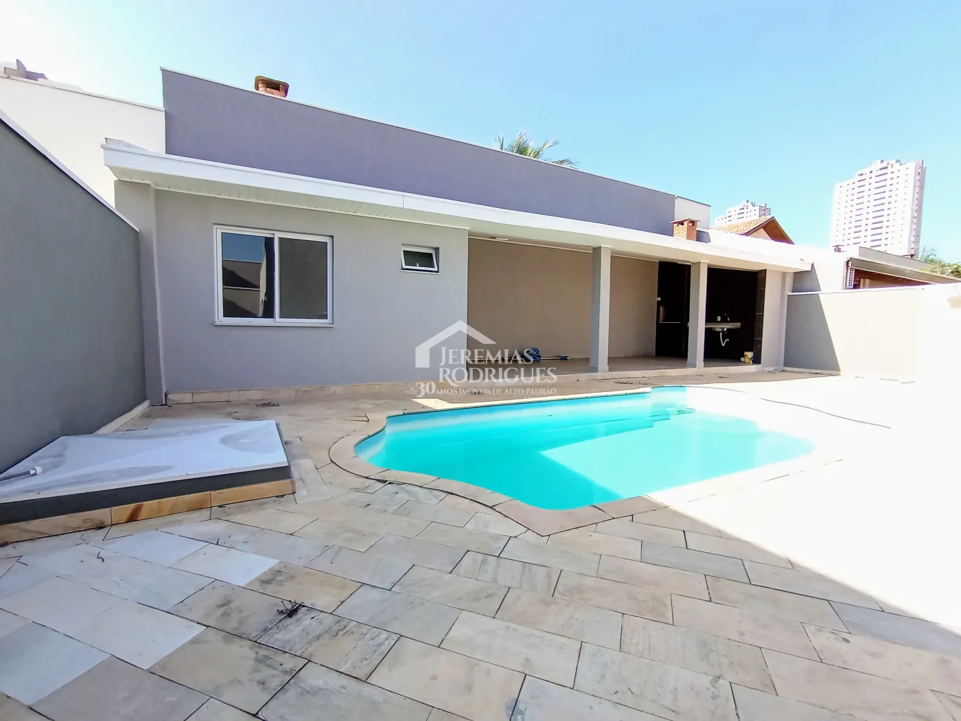 Casa à venda com 3 dormitórios no Condomínio Taubaté Village em Taubaté/SP.