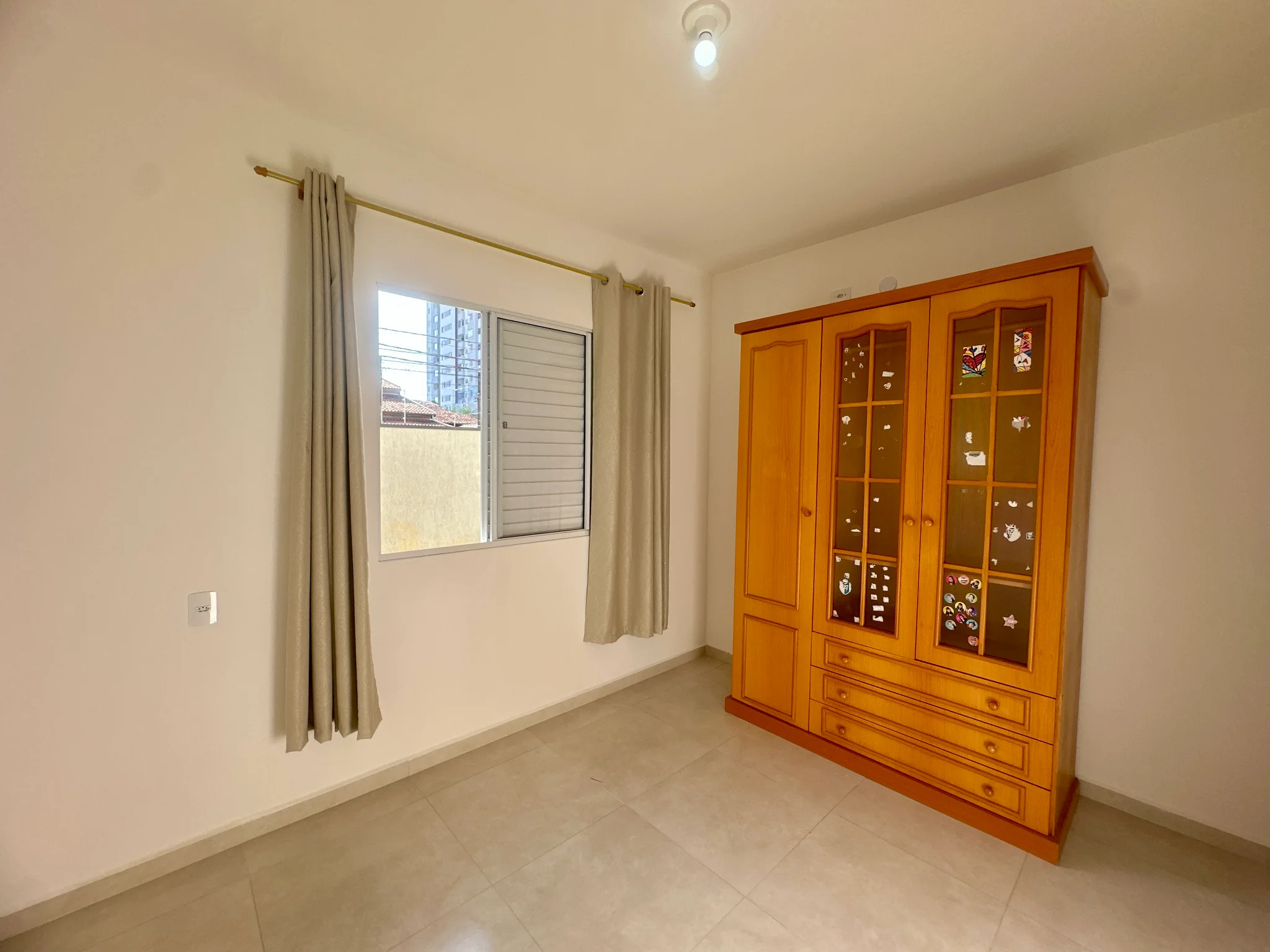 Apartamento com 2 dormitórios, 66m² para locação no Condomínio Village São José em Taubaté/SP