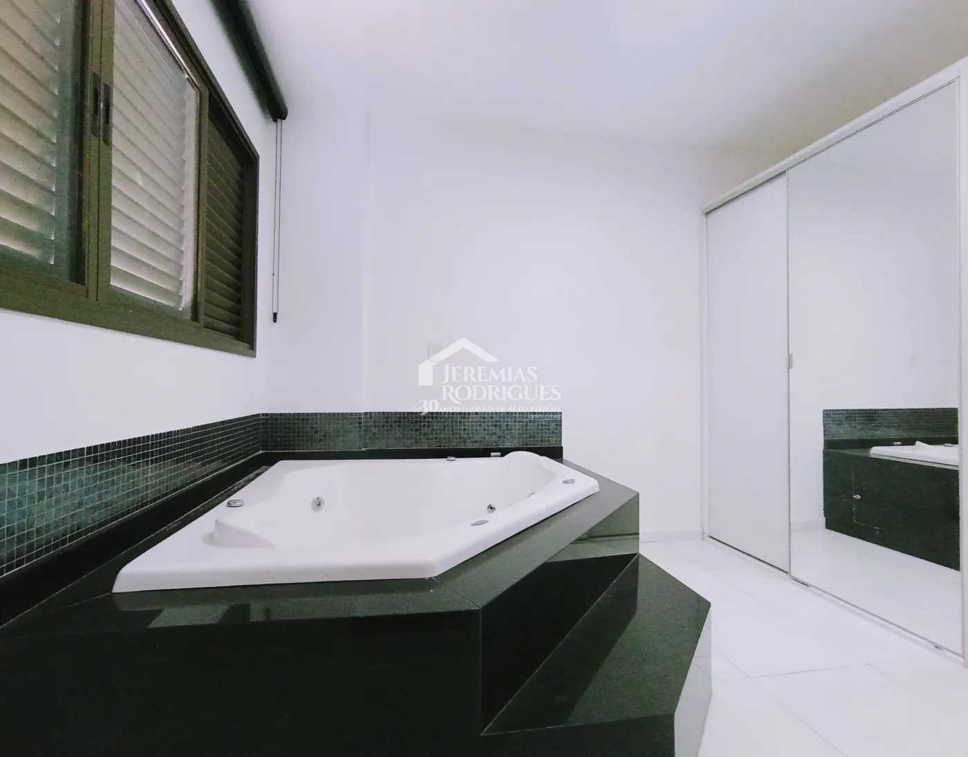 Apartamento com 2 dormitórios, 107 m² - Edifício Jabuticabeiras - Taubaté/SP.