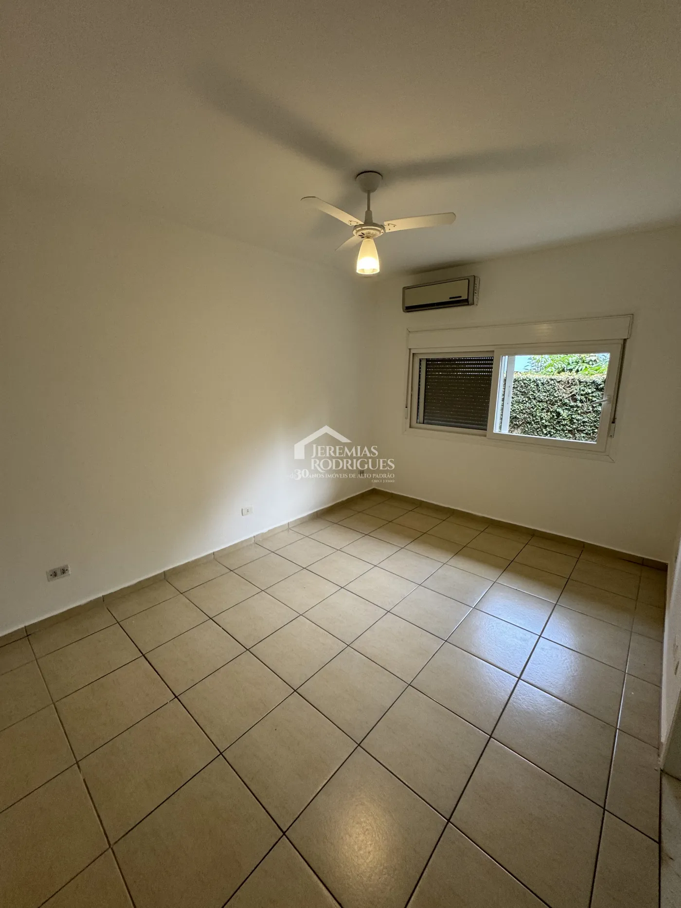 Casa para locação no Condomínio Colonial Village I em Pindamonhangaba/SP.