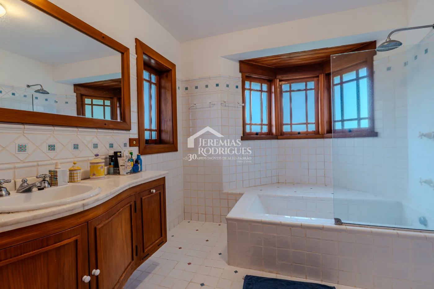 Casa de Campo à venda com 5 suítes no bairro Reinópolis em Santo Antônio do Pinhal/SP