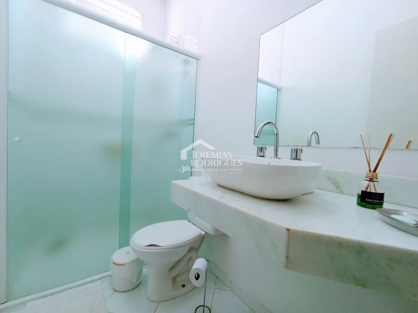 Casa à venda com 4 dormitórios no Condomínio Village Paineiras em Pindamonhangaba/SP