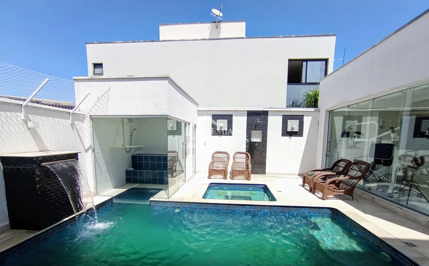 Casa assobradada com 3 suítes - Condomínio Jardim Oásis - Taubaté/SP.
