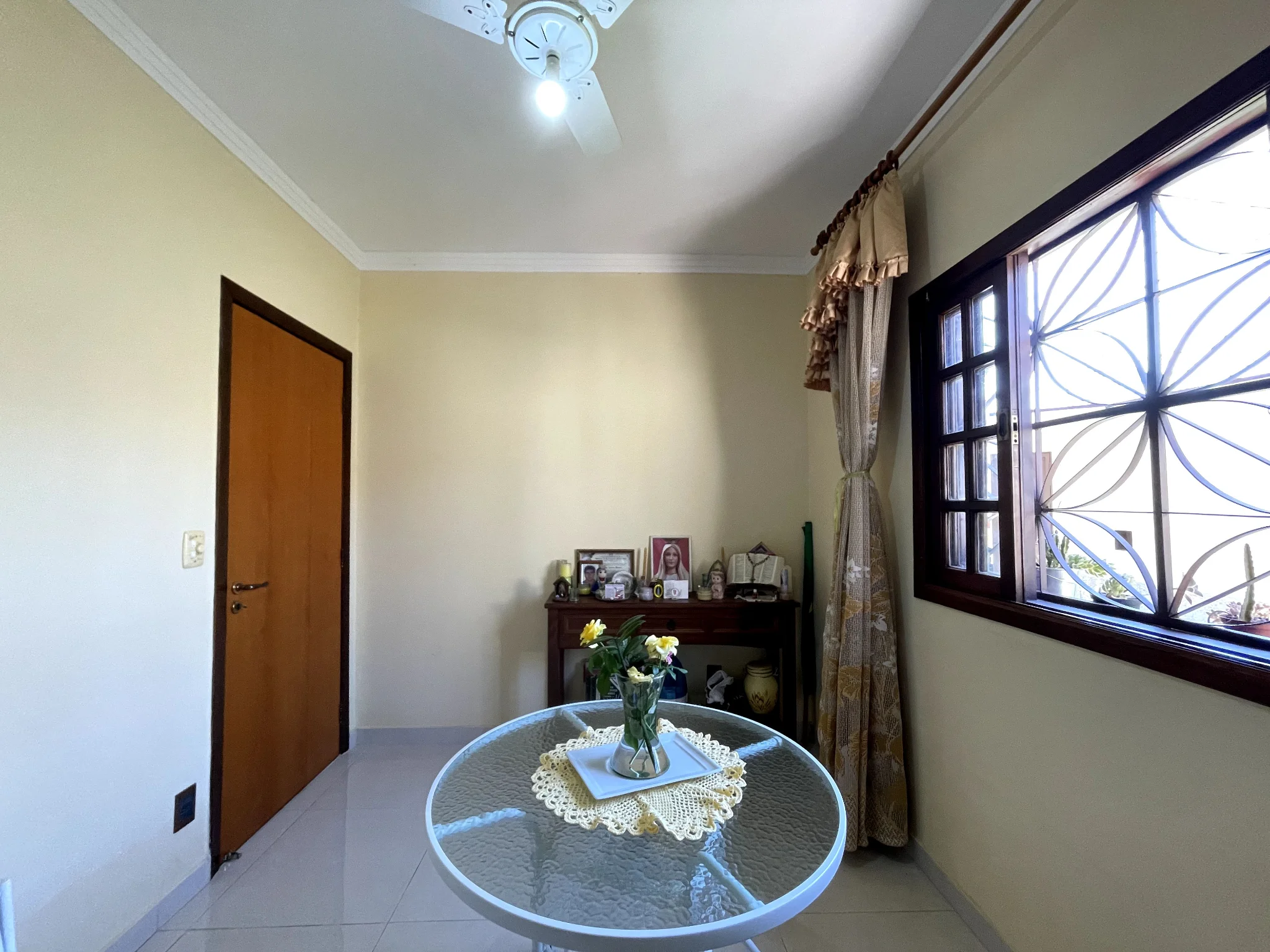 Casa à venda com 5 dormitórios no bairro Esplanada Independência em Taubaté/SP. 