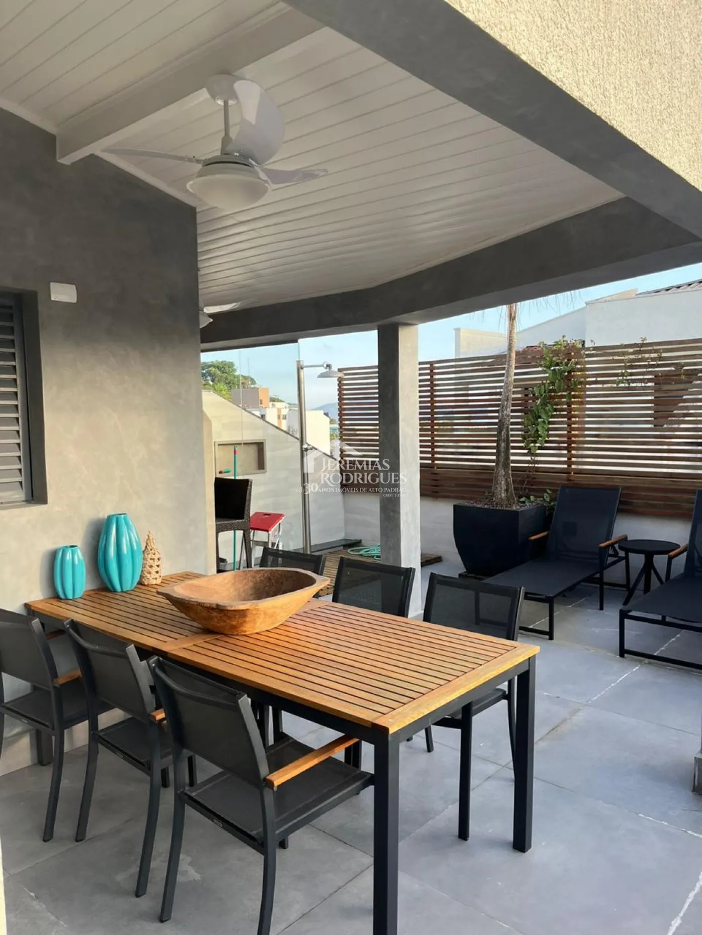 Apartamento duplex à venda com 3 dormitórios, 194 m² no Condomínio Lauro Rezende em Ubatuba/SP.