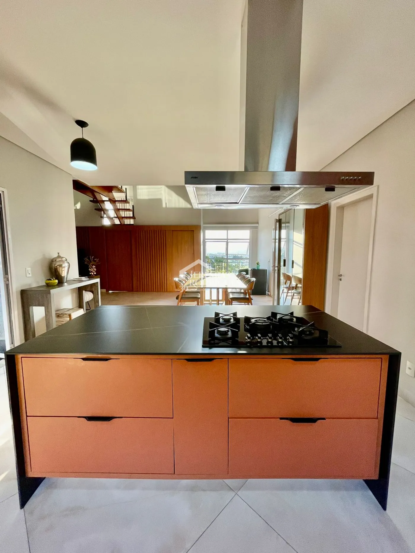 Casa à venda com 3 dormitórios no Condomínio Village da Serra em Tremembé/SP.