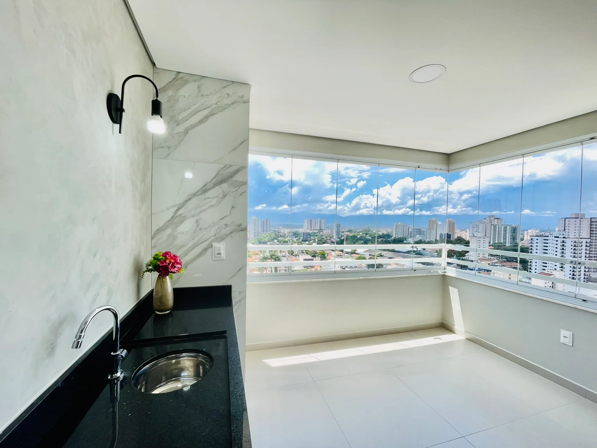 Apartamento para venda e locação, 101 m² no Condomínio Lume Residence em Taubaté/SP. 