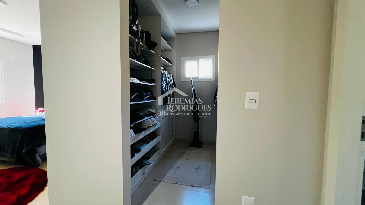 Casa para venda e locação com 6 dormitórios no Condomínio Chácaras Cataguá em Taubaté/SP.