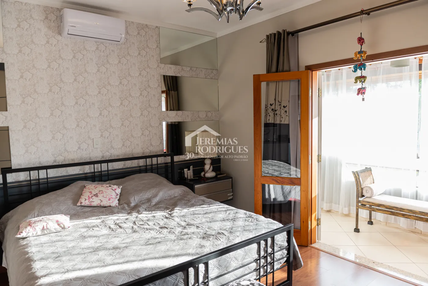 Casa à venda no Condomínio Colonial Village I em Pindamonhangaba/SP