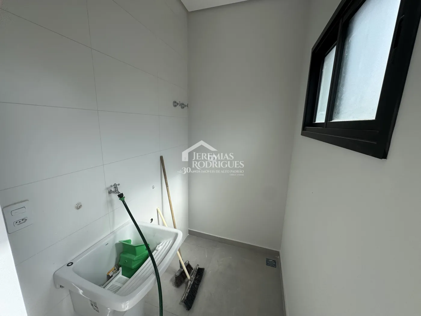 Casa à venda com 3 dormitórios no Condomínio Alphaville em Taubaté/SP