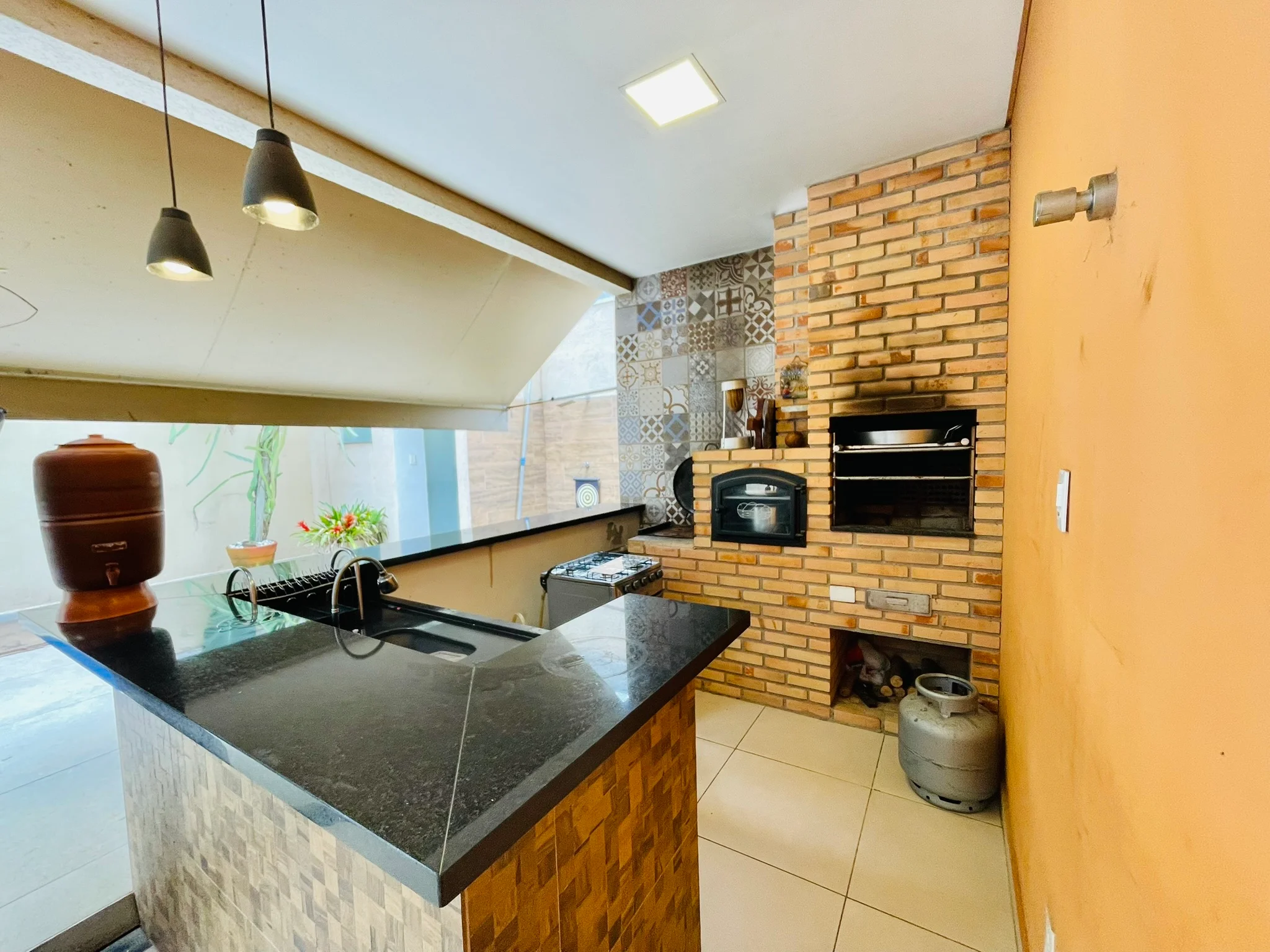 Casa à venda com 3 dormitórios no Condomínio Parque das Araucárias em Tremembé/SP. 