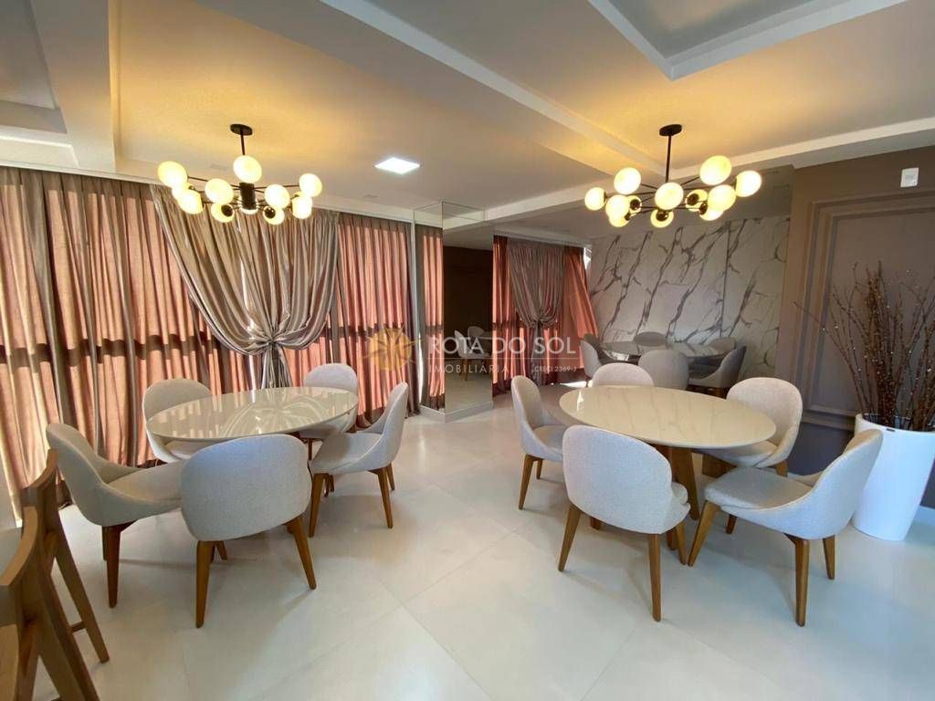 Comodoro apartamento mobiliado com 3 suítes e 2 vagas na Meia Praia Itapema SC
