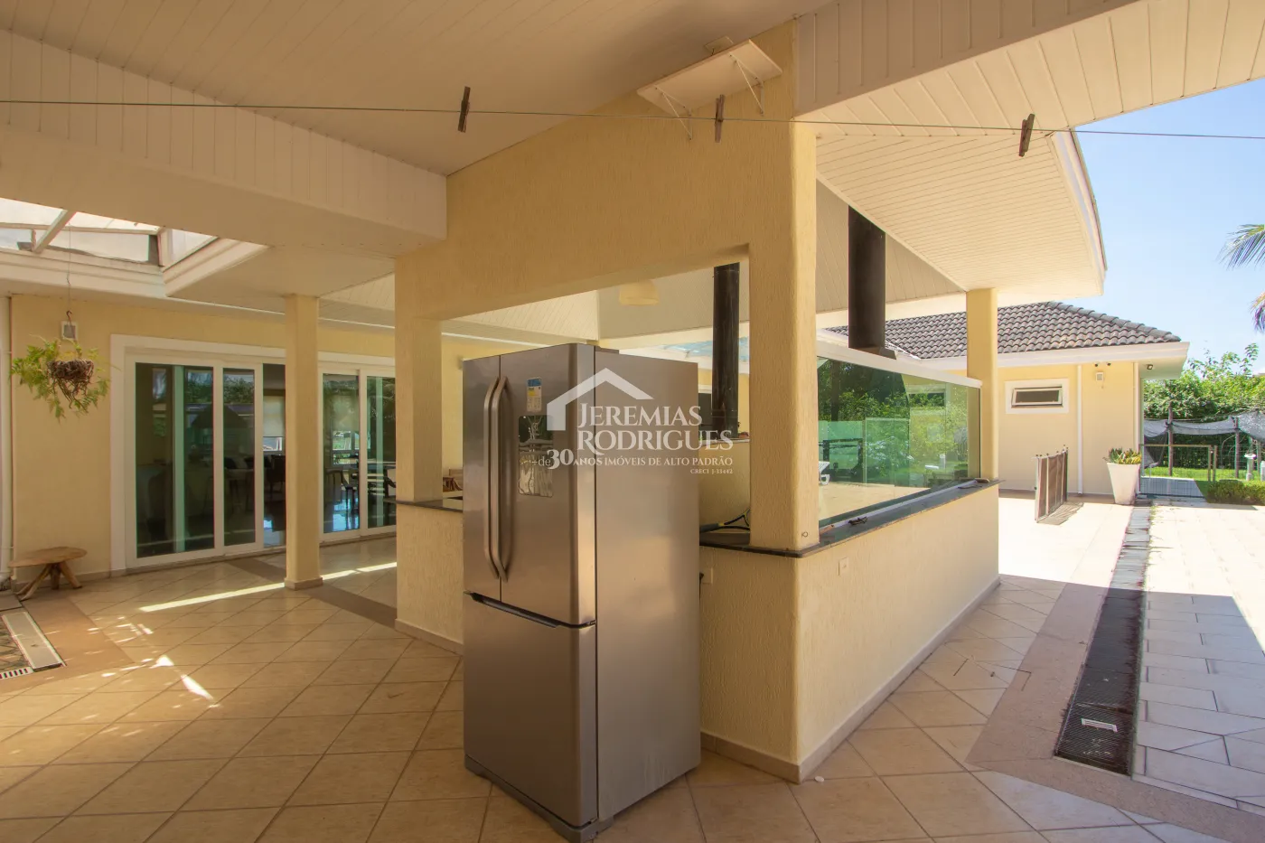 Casa para venda com 4 suítes no Condomínio Residencial dos Pinheiros em Caçapava/SP