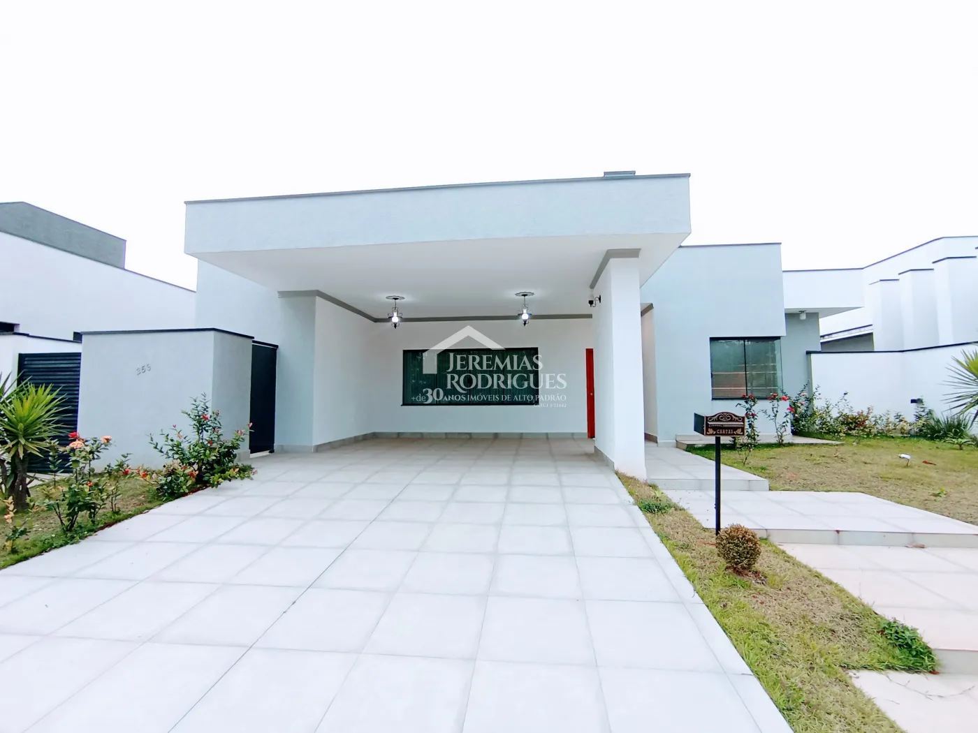 Casa para venda e locação com 3 dormitórios, no Condomínio Colonial Village II em Pindamonhangaba/SP