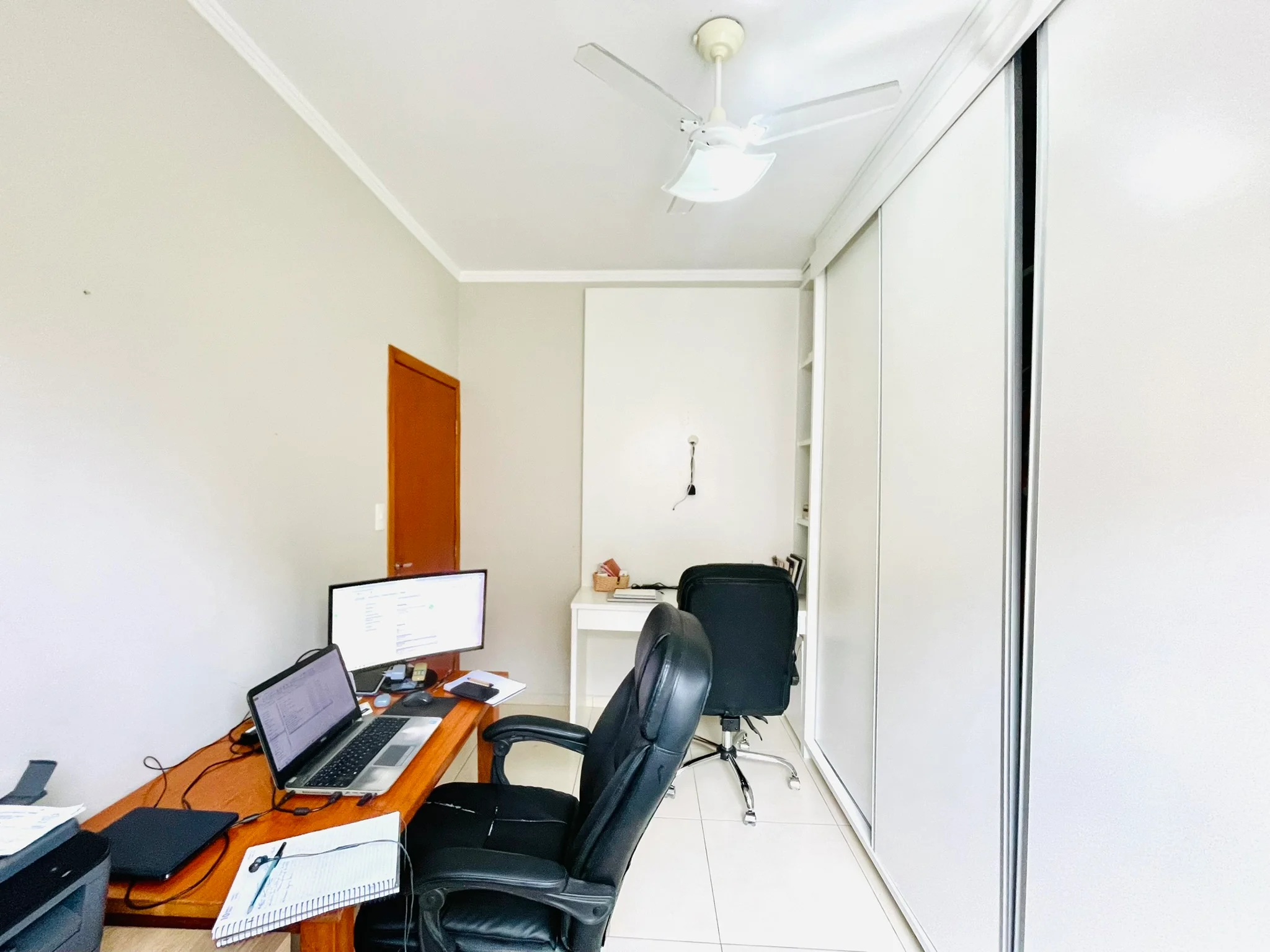 Casa à venda com 3 dormitórios no Condomínio Campos do Conde II em Tremembé/SP. 