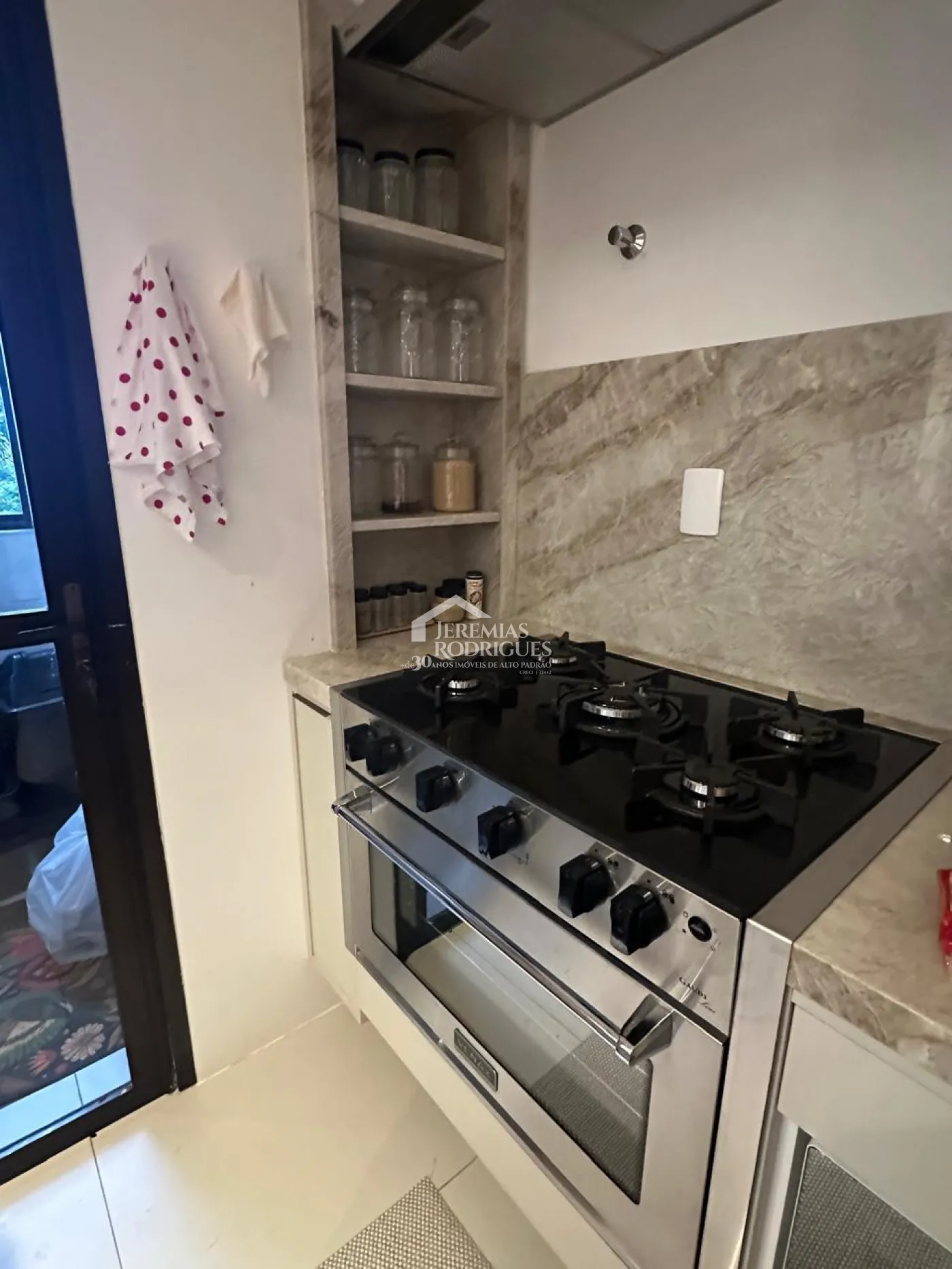 Apartamento duplex à venda com 3 dormitórios, 194 m² no Condomínio Lauro Rezende em Ubatuba/SP.