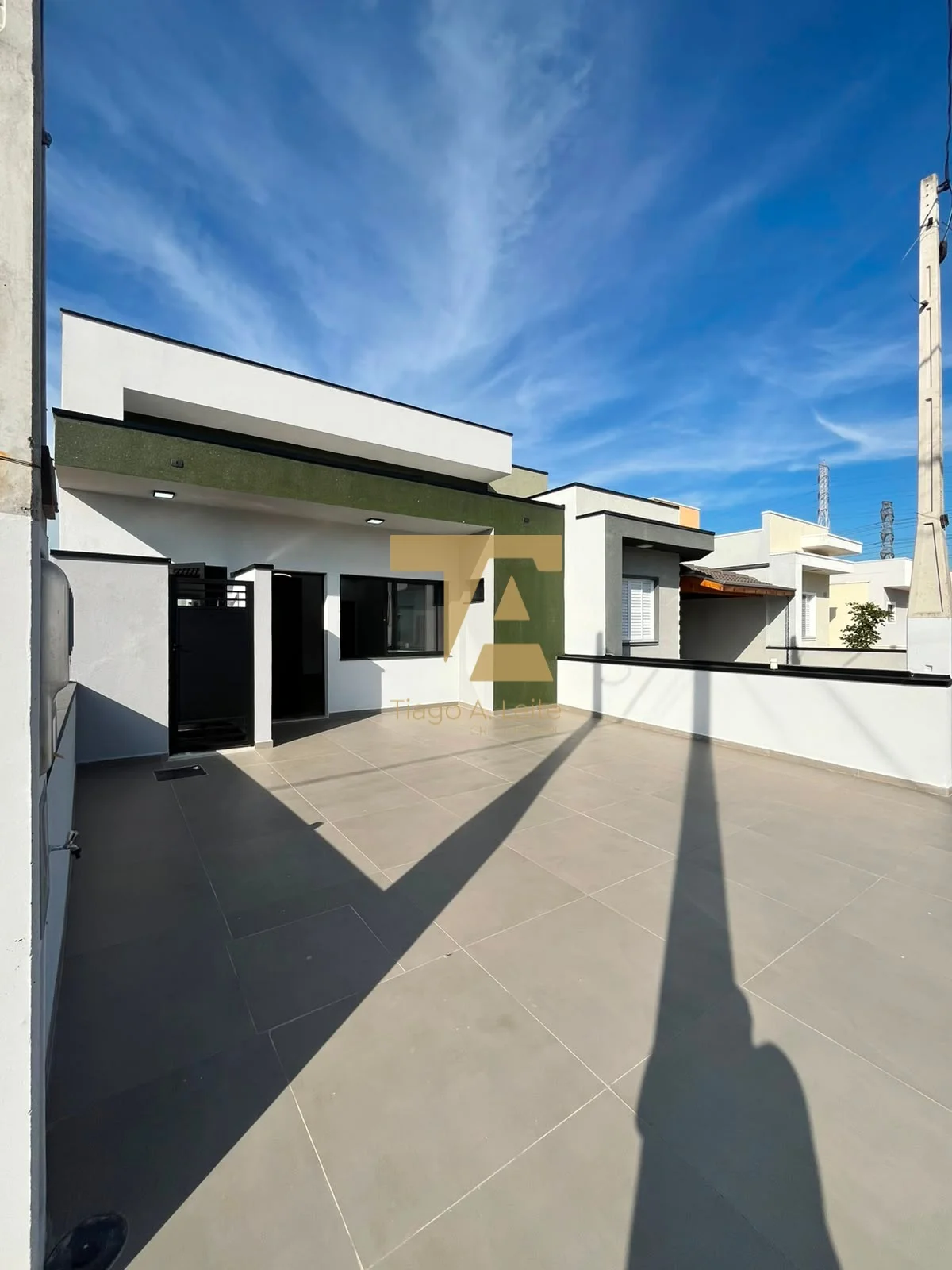 Casa nova térrea no Condomínio Laguna, Pindamonhangaba. São 150m² de área construída, 3 dorms (1 suíte) e área gourmet