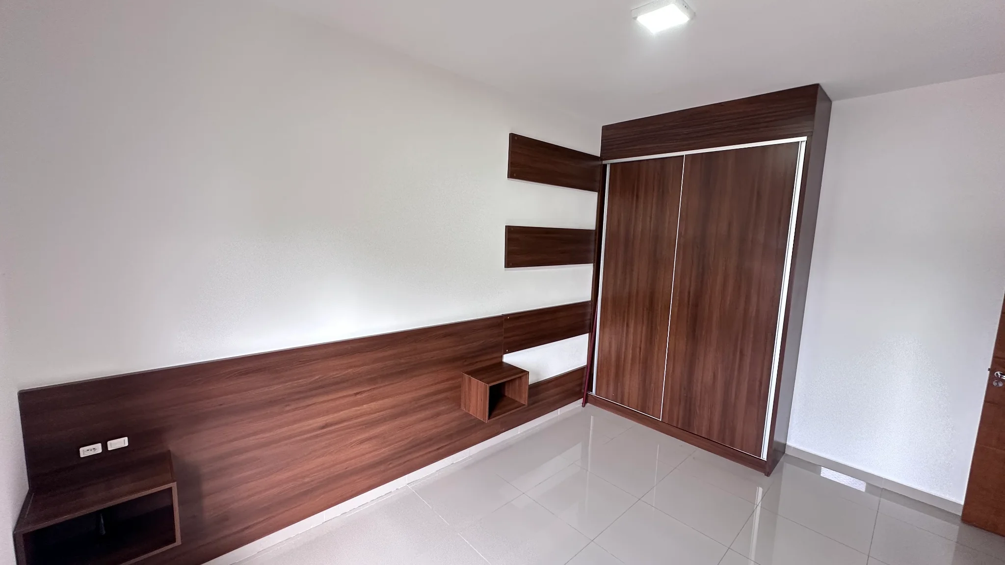 Casa para locação e venda no Condomínio Reserva dos Lagos em Pindamonhangaba/SP.