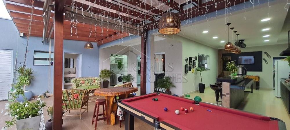 Casa à venda com 3 suítes no Condomínio Parque das Araucárias em Tremembé/SP.