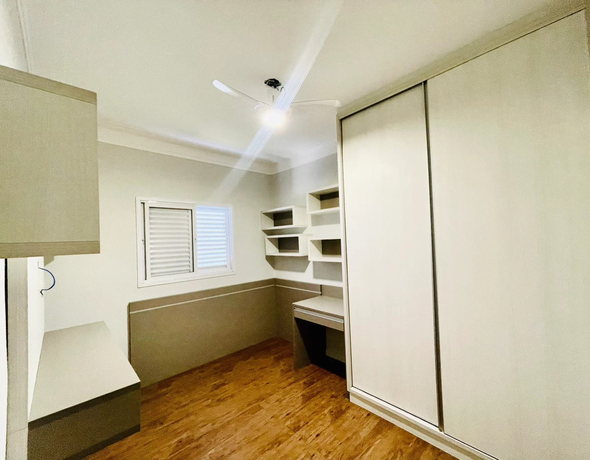 Cobertura duplex com 3 dormitórios no Condomínio Monte Castelo em  Taubaté/SP. 