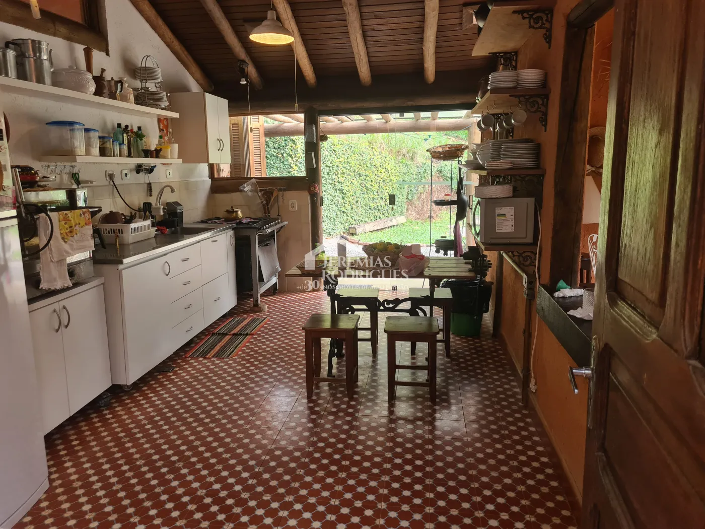 Chácara à venda com 400 m² no bairro Santa Cruz em Santo Antônio do Pinhal/SP.