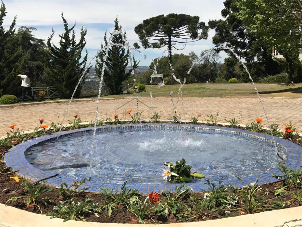 Casa à venda com 7 dormitórios no bairro Recanto das Araucárias em Campos do Jordão/SP.