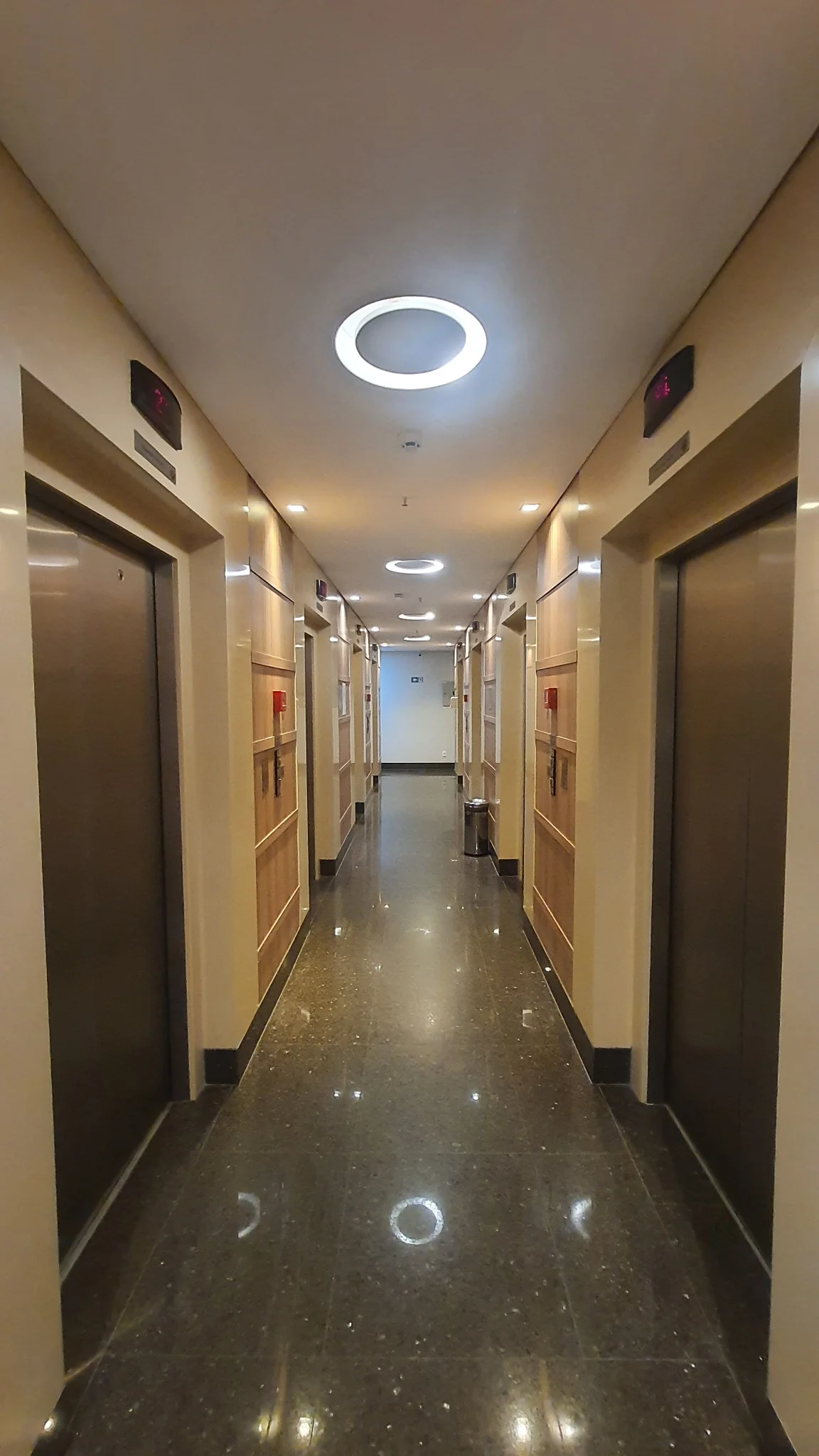 Sala comercial à venda, 74 m² no Edifício The One Office Tower em Taubaté/SP.