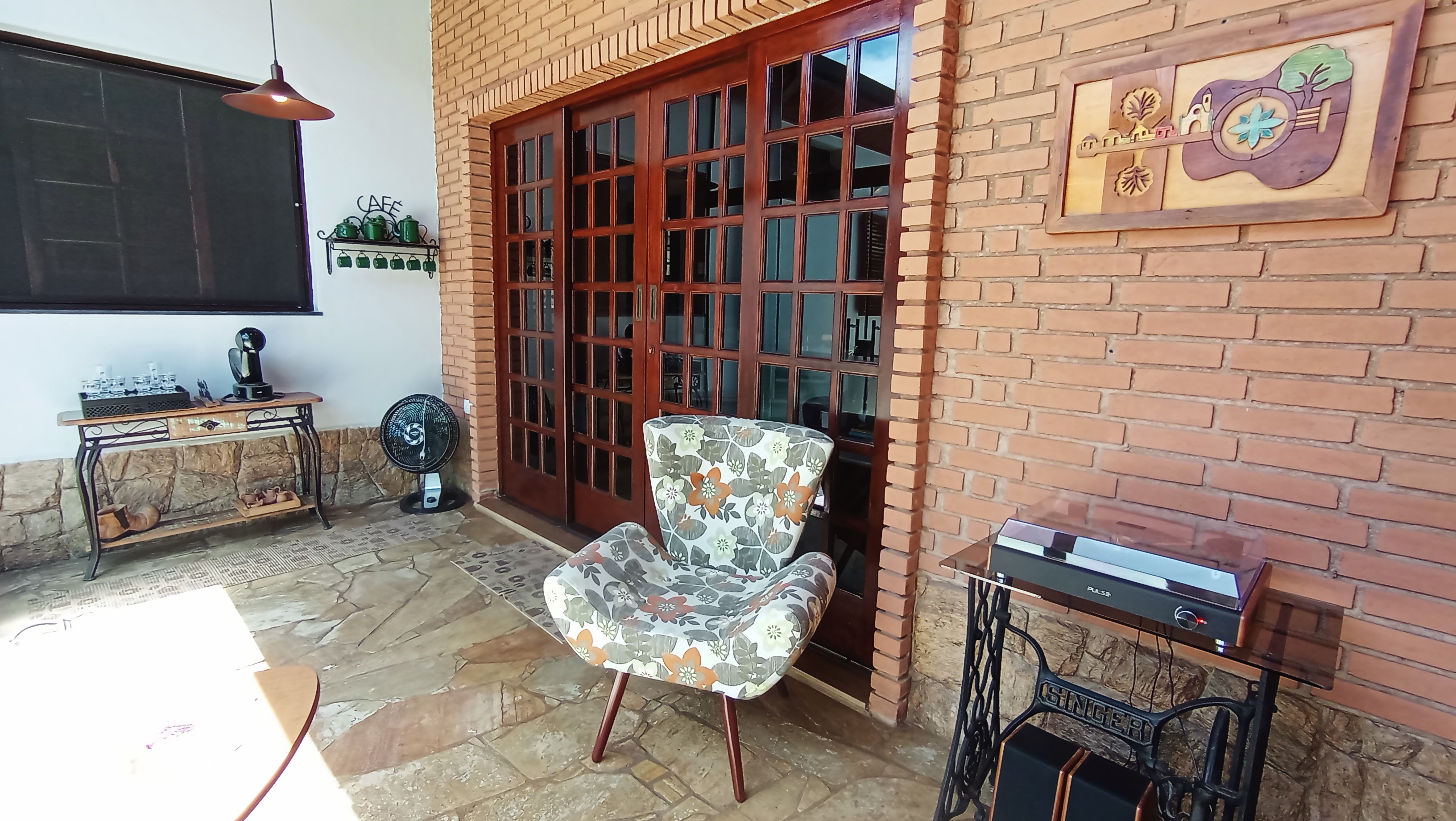 Casa à venda com 3 dormitórios no bairro Jardim do Sol em Taubaté/SP.