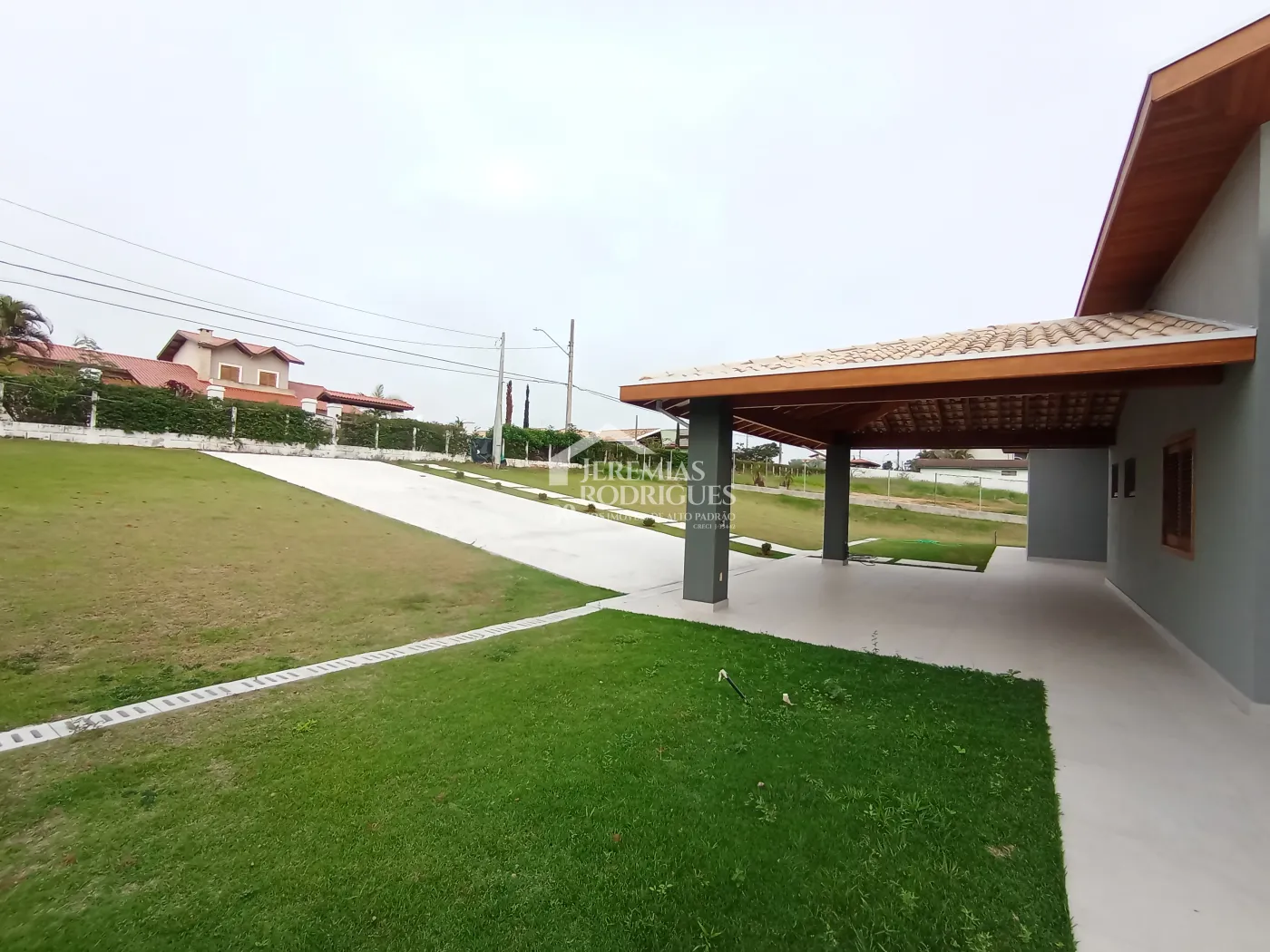 Casa à venda com 4 dormitórios no Condomínio Chácaras Cataguá em Taubaté/SP